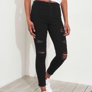 Black Hollister High Rise Jeans (Ripped)